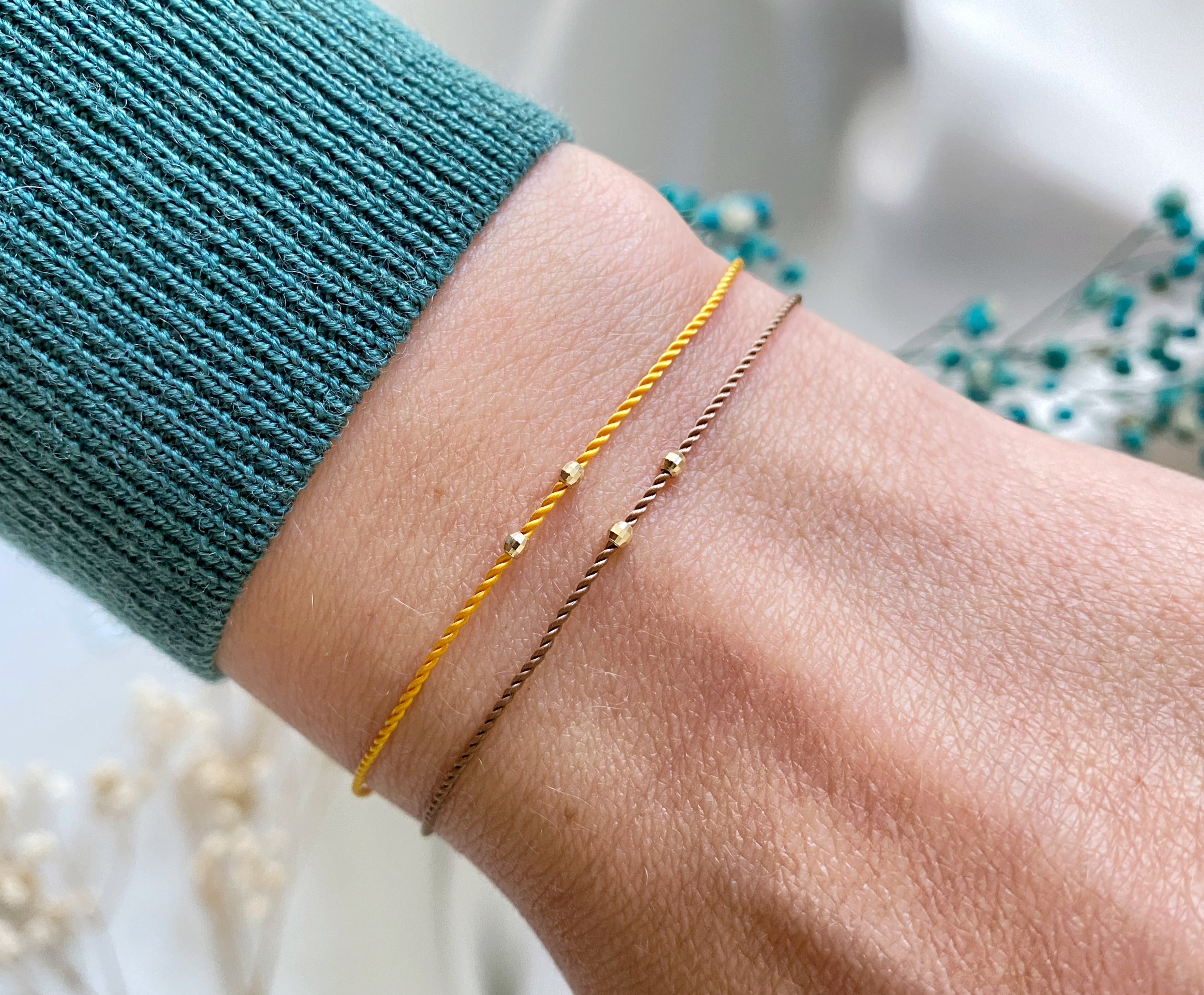 PULSERA DE DOS CUENTAS DE ORO DE 14K CON CORTE DIAMANTE
