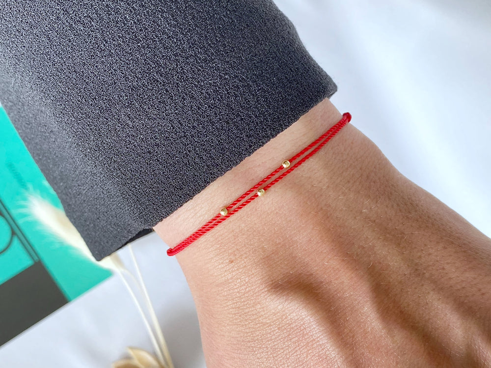 RED STRING BRACELET