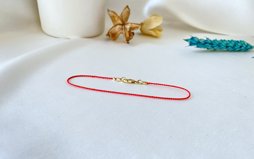 Minimalistic string of fate bracelet - Lobster clasp