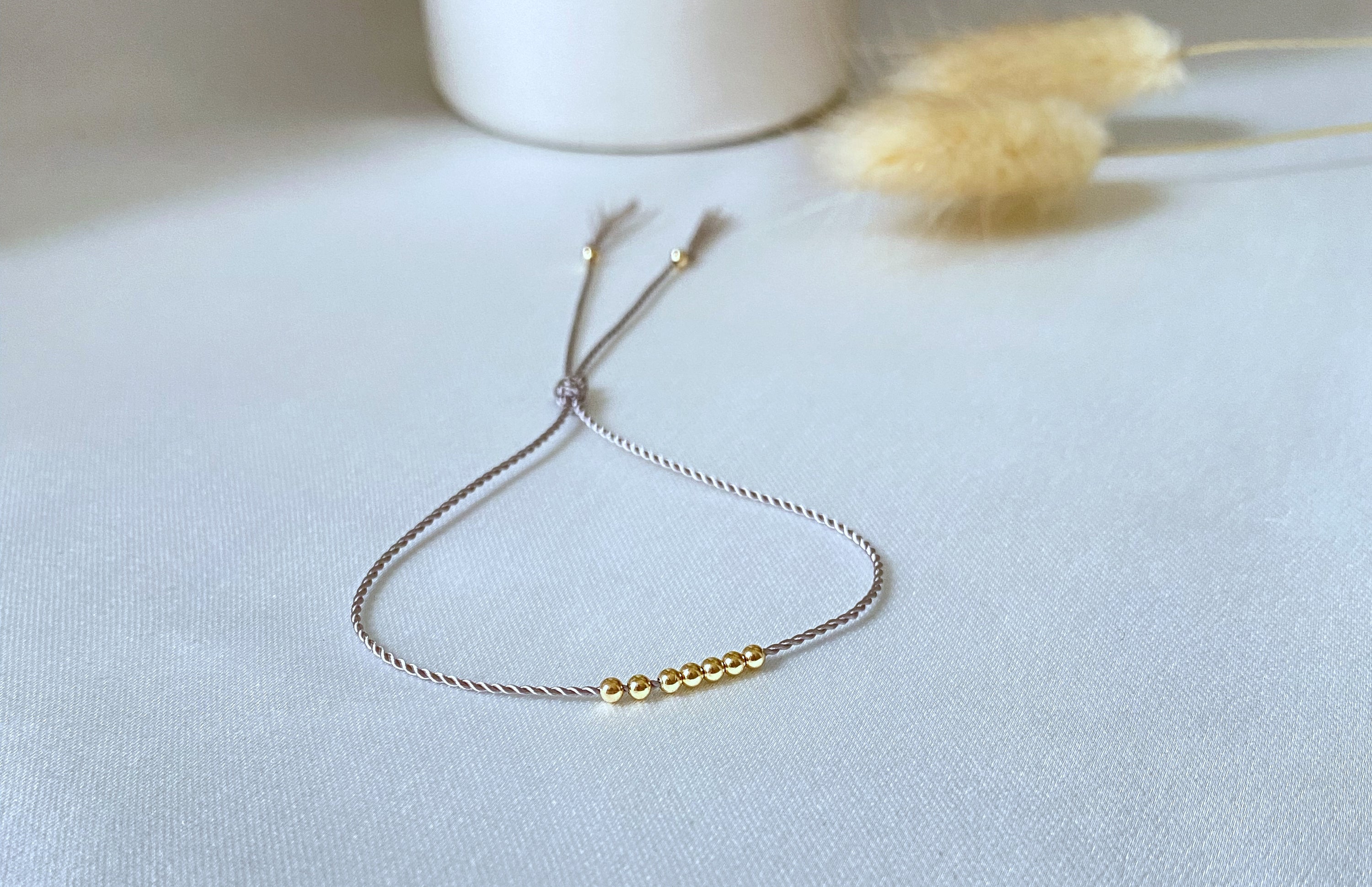 PULSERA MACRAMÉ ORO 14K 7 CUENTAS