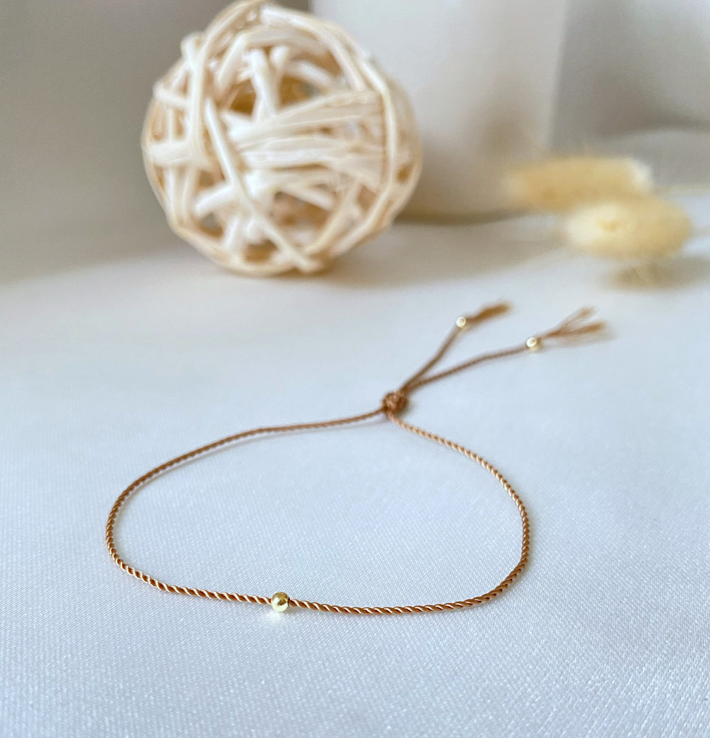 PULSERA DE CUENTAS DE ORO DE 14K DE MACRAMÉ